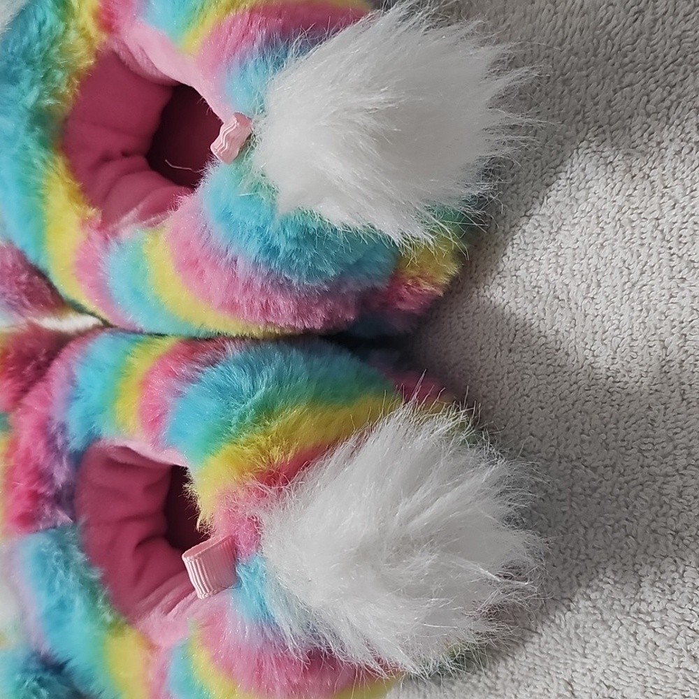 Girls Unicorn Slippers - Picture 3 of 5